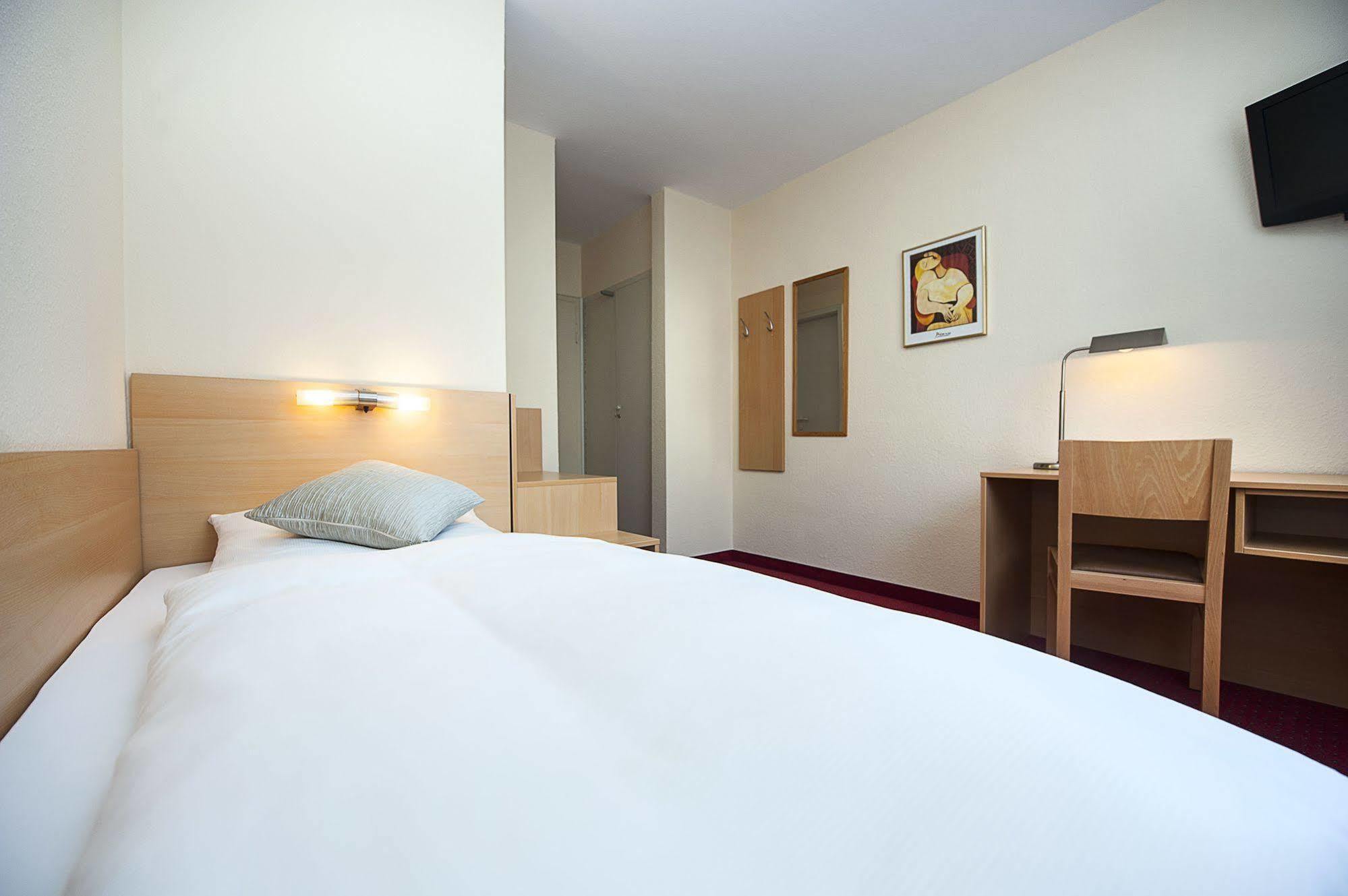 Comfort Garni Stadtzentrum Hotel Bielefeld Bagian luar foto